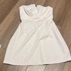 Chic Strapless White Dress